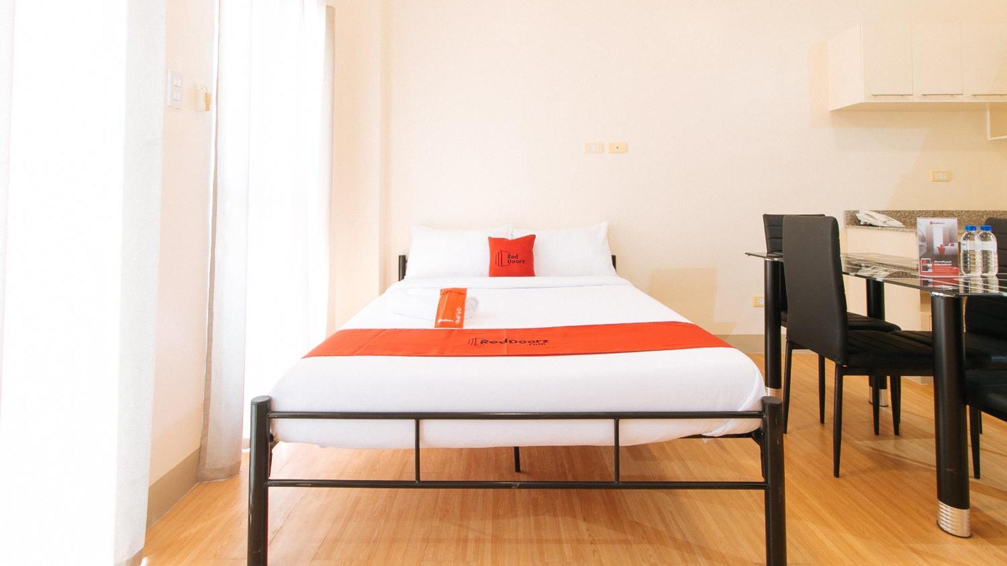 Reddoorz Plus At Alpina Heights Paranaque Paranaque City Exterior foto