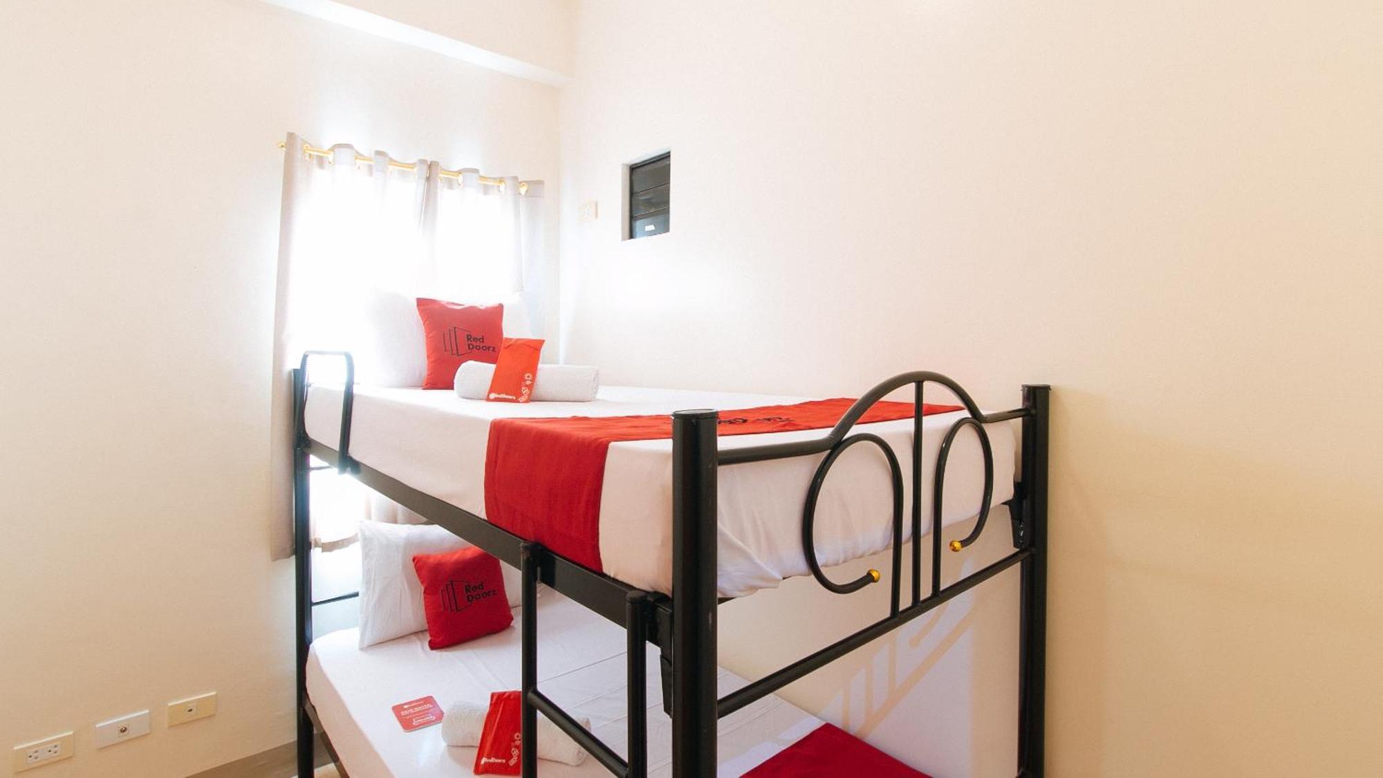 Reddoorz Plus At Alpina Heights Paranaque Paranaque City Exterior foto